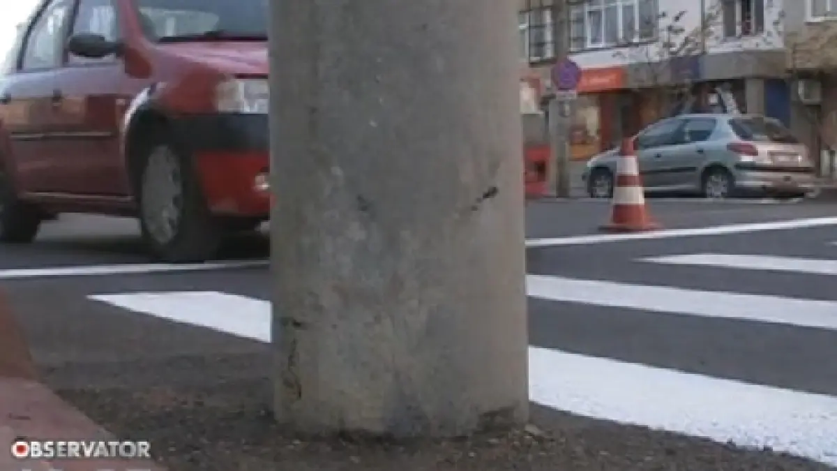 dorel loveste din nou in botosani un stalp a fost ridicat chiar pe trecerea de pietoni
