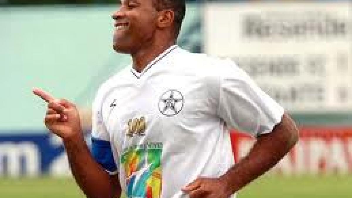 fostul fotbalist brazilian viola arestat pentru detinere de arma de foc