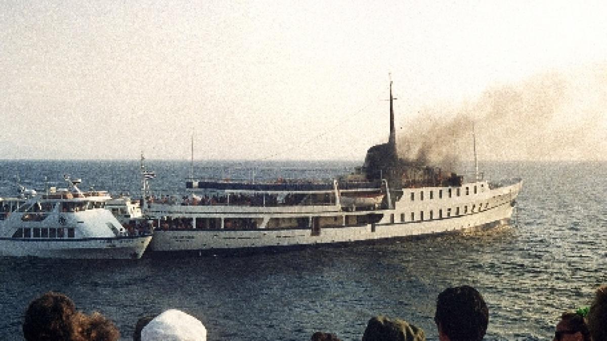 explozie pe un vapor turistic din grecia capitanul a murit si cinci turisti au fost raniti