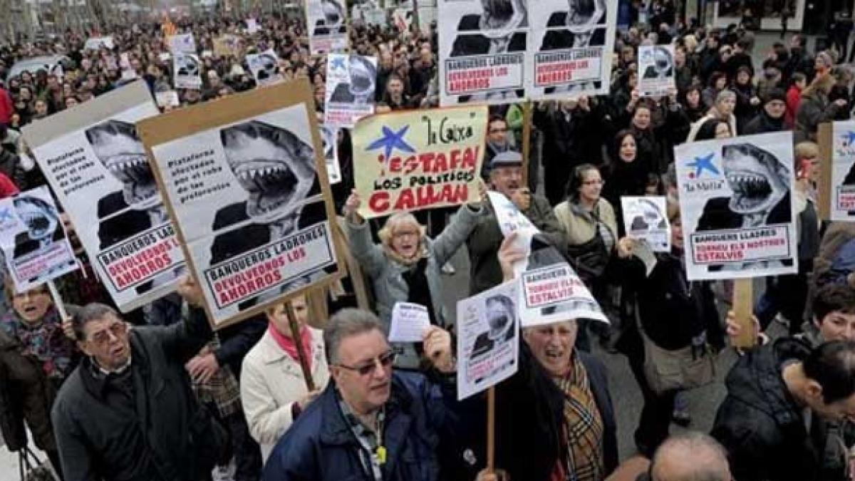 platim pentru criza creata de altii spaniolii ies cu zecile de mii in strada vor sa paralizeze tara
