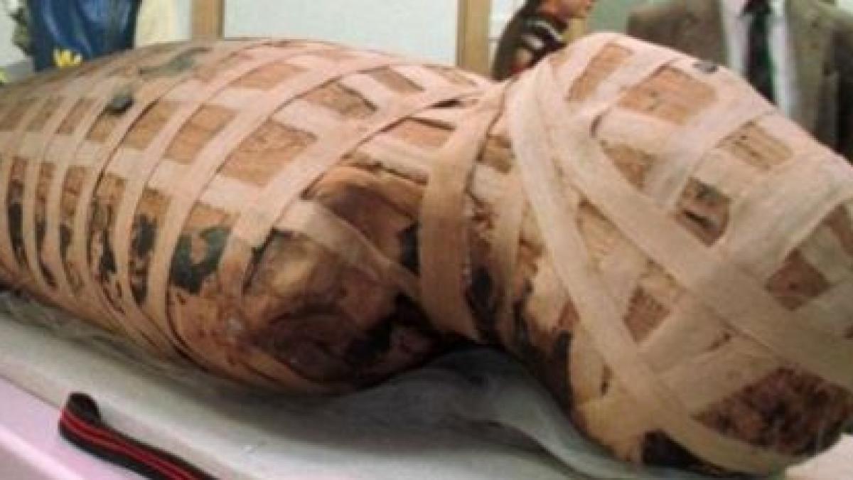 un detinut asteptat acasa de cadavrul mumificat al sotiei sale