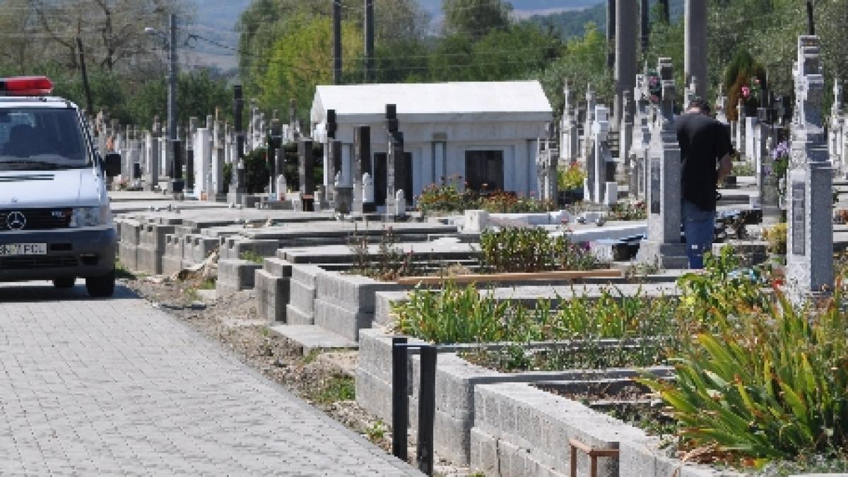 descinderi la cimitirele din capitala politia verifica firmele care ofera servicii funerare