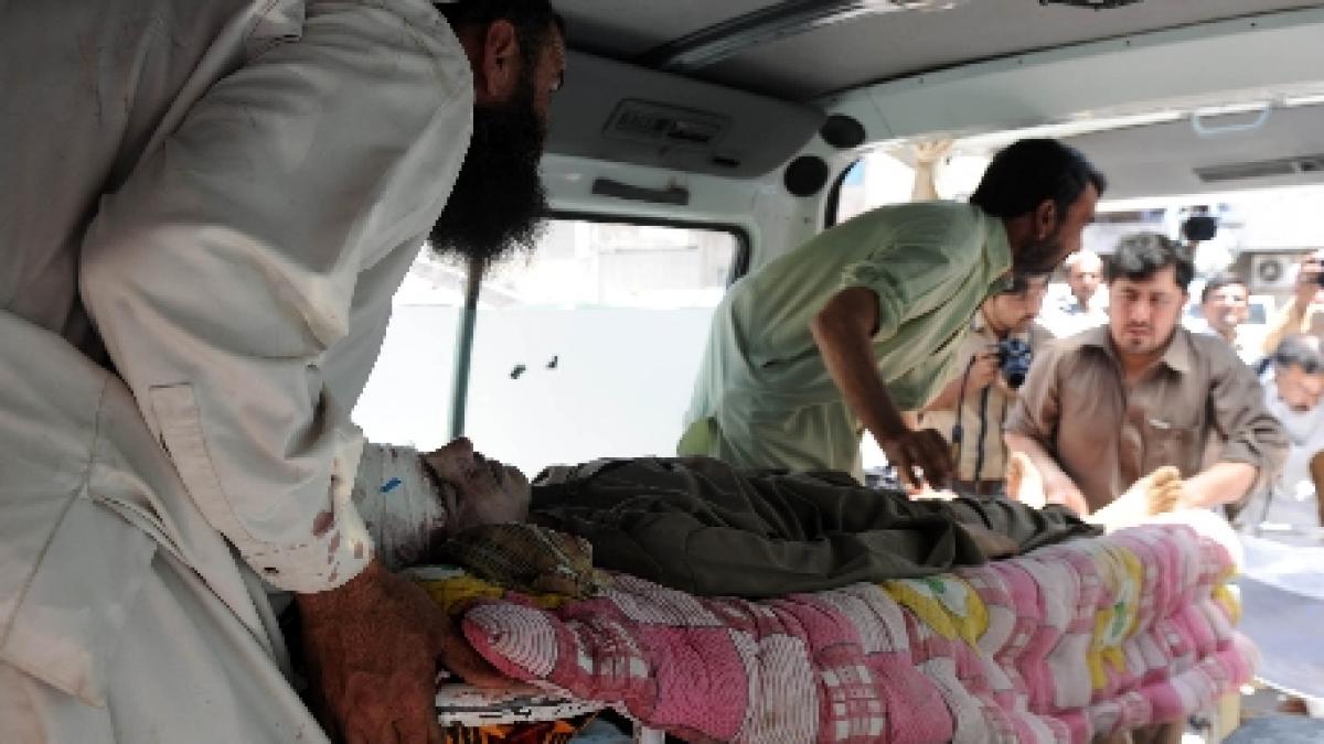 pakistan un atentat sinucigas a provocat moartea a cel putin 13 persoane