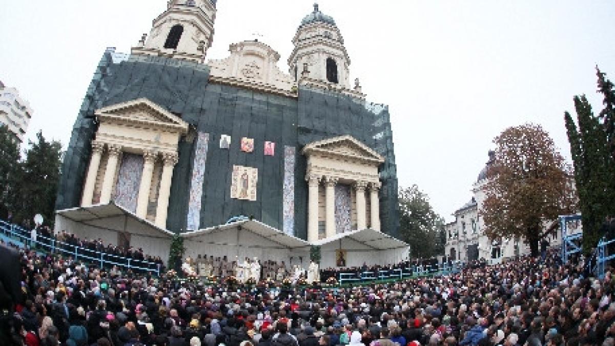 peste 65 000 de sarmale au fost oferite pelerinilor dupa slujba de la catedrala mitropolitana din