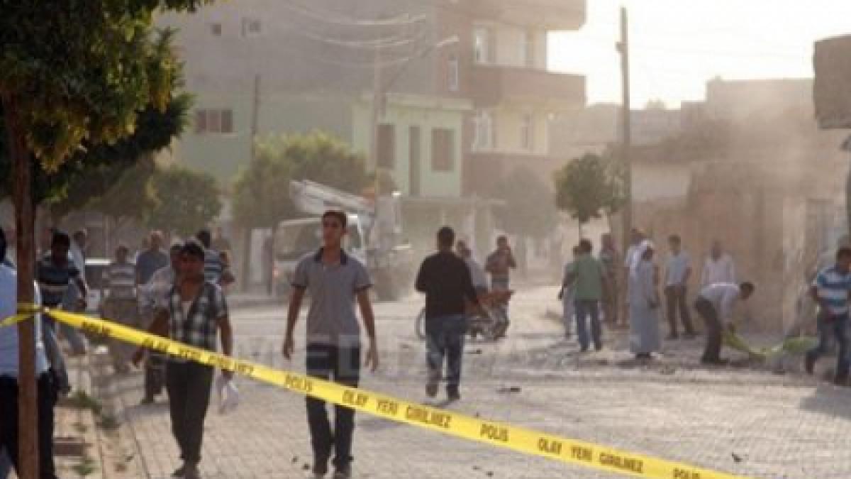 peste 100 000 de sirieni s au refugiat in turcia fugind din calea razboiului civil din tara lor