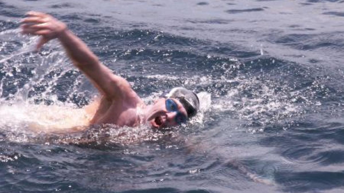 primii romani care au traversat inot stramtoarea gibraltar