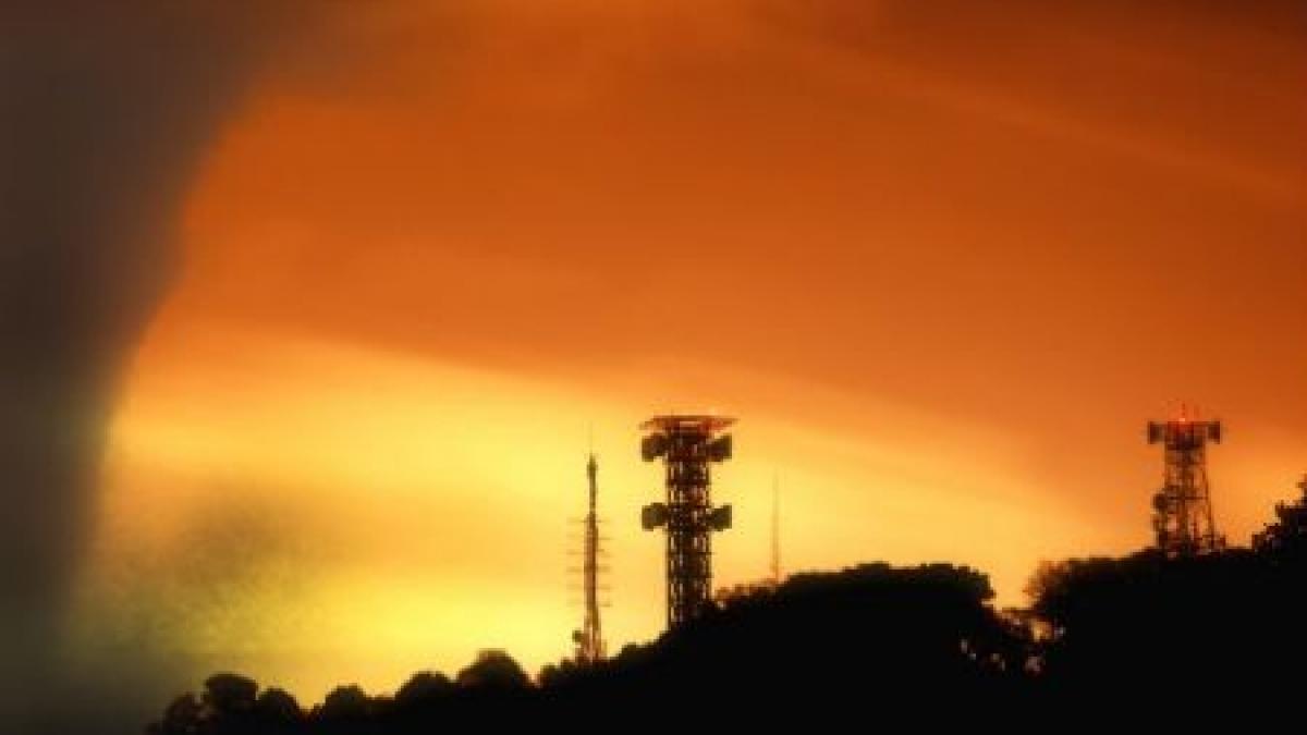 un fenomen extrem de rar in franta a facut zeci de raniti un centru comercial a fost luat pe sus