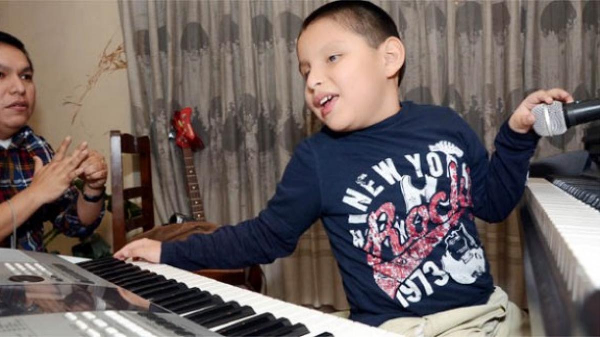 copilul care a uluit o tara intreaga la numai 7 ani stapaneste arta jazz ului desi nu vede