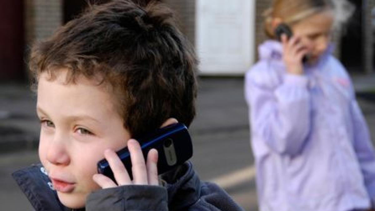 dispozitivul care iti poate imbolnavi copilul le face rau elevilor dar e acceptat de majoritatea