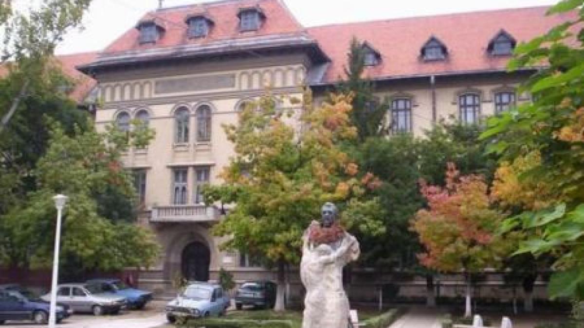 banii mai importanti decat scoala mitropolia da afara sute de elevi dintr o cladire din craiova