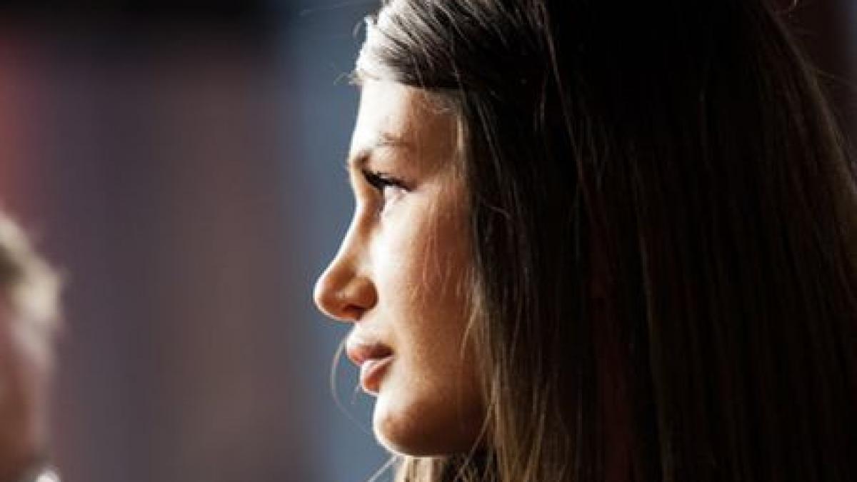 eba urmeaza exemplul lui basescu fiica presedintelui nu mai vrea sa comunice cu presa