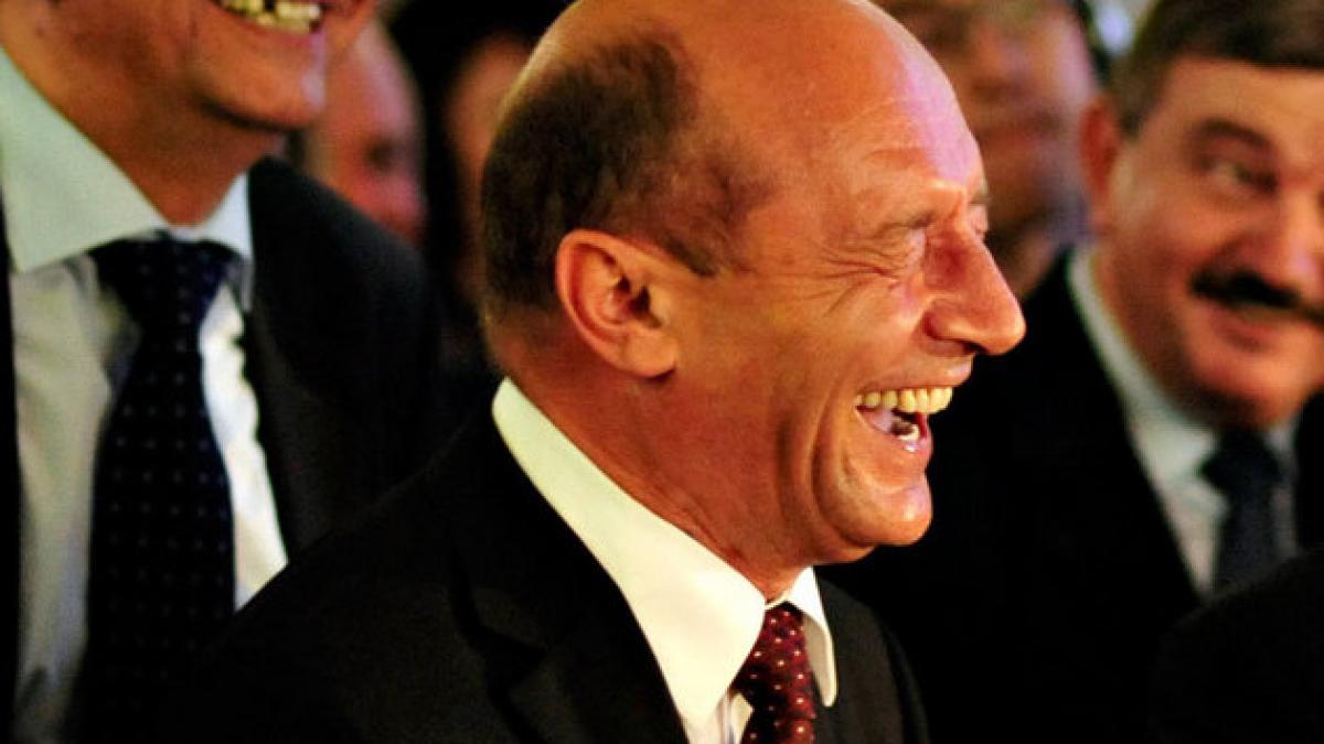 i se spune presedintele hahaha cum a raspuns basescu intrebarilor jurnalistilor inaintea