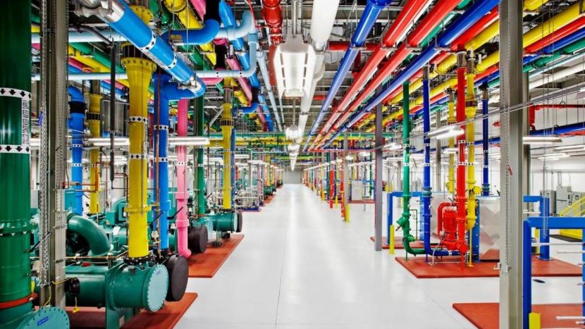 intra in casa internetului fotografii in premiera cu serverele google