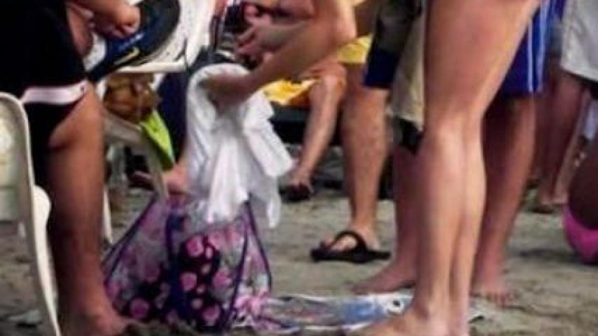 nu stiu cum poate sa stea pe scaun o parte din corpul ei pare umflata cu pompa iar acum e