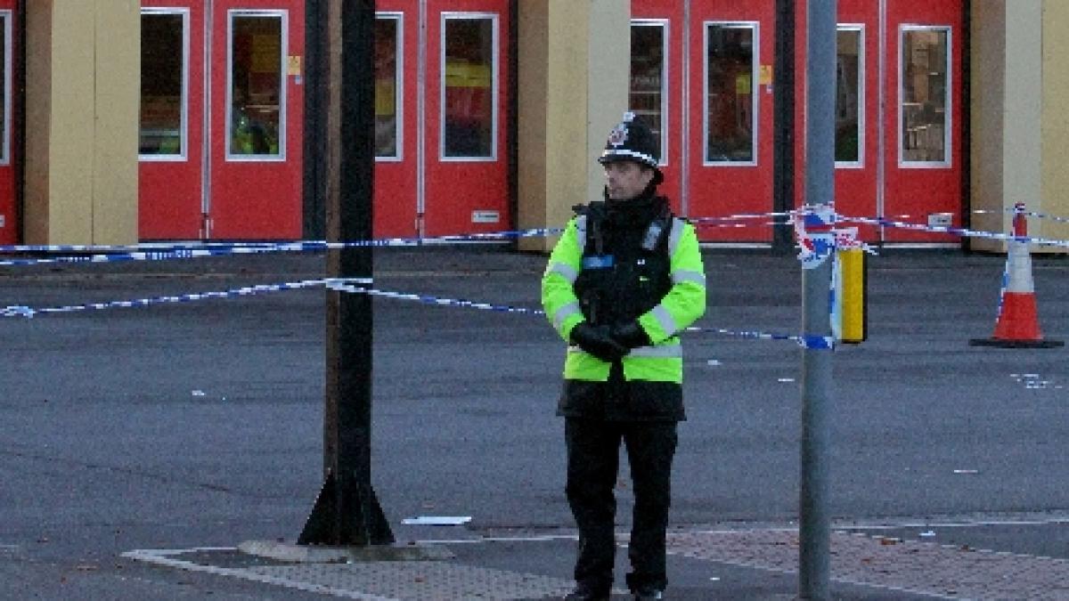 marea britanie un mort si 12 raniti in urma unui accident bizar pe strazile din cardiff