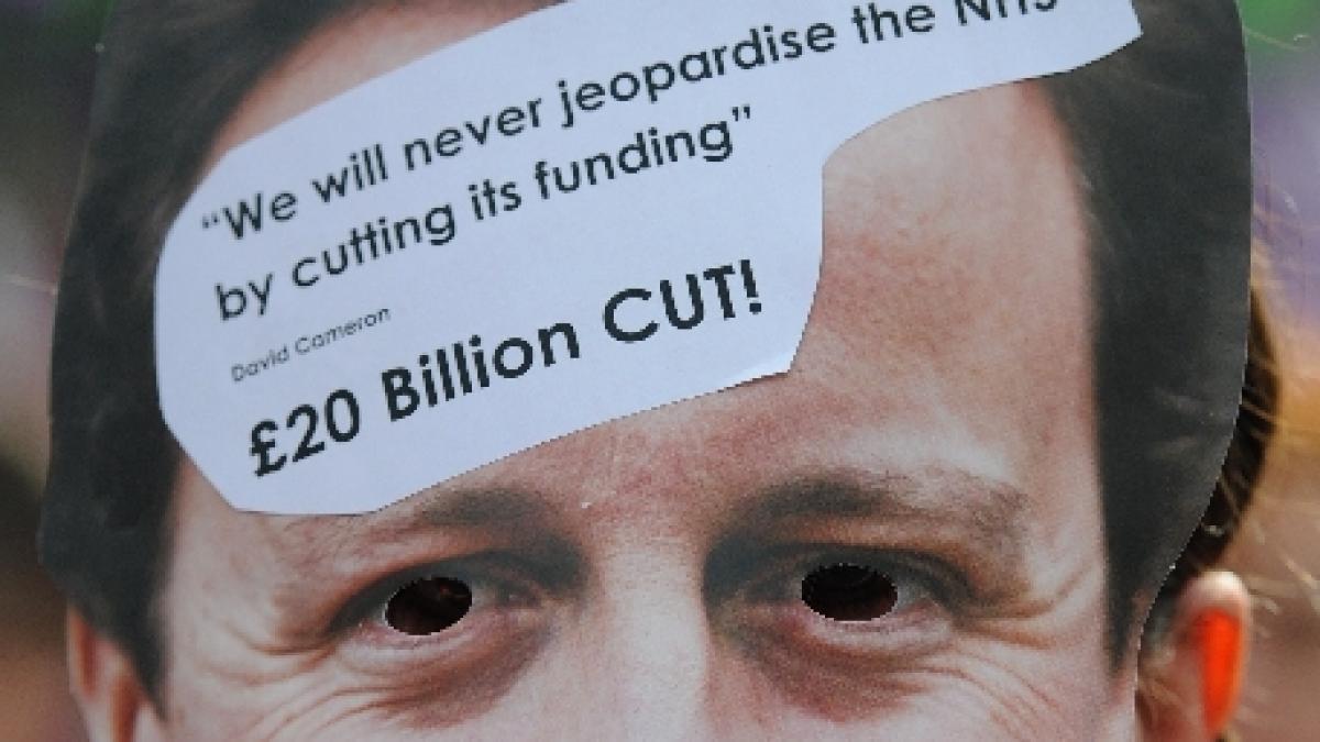 protest de amploare in londra zeci de mii de persoane manifesteaza impotriva politicilor de