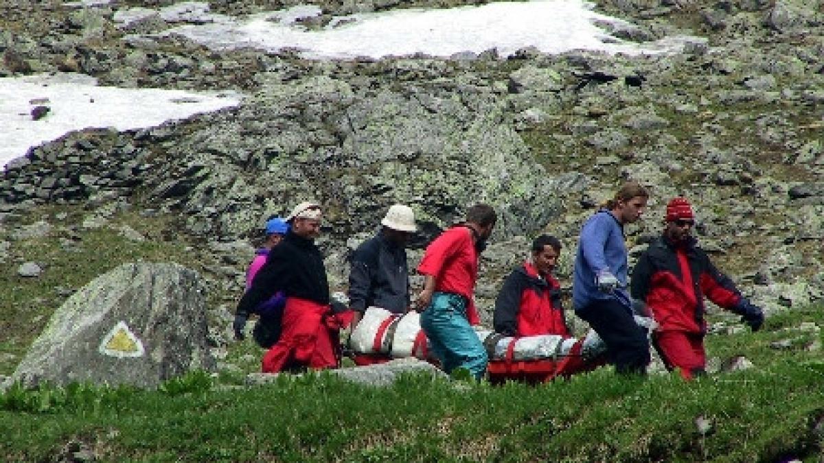 o tanara de 23 de ani a murit dupa ce a cazut de pe munte