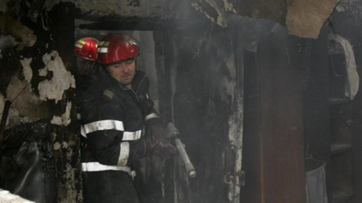 incendiu la clubul dinamo din capitala la fata locului au fost trimise mai multe echipaje de