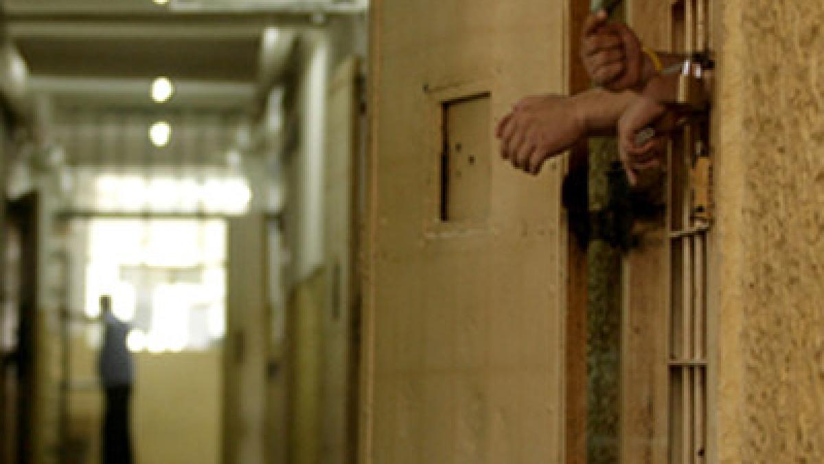 paradoxul libertatii oamenii de dincolo de gratii o duc mai bine decat romanii saraci dar cinstiti