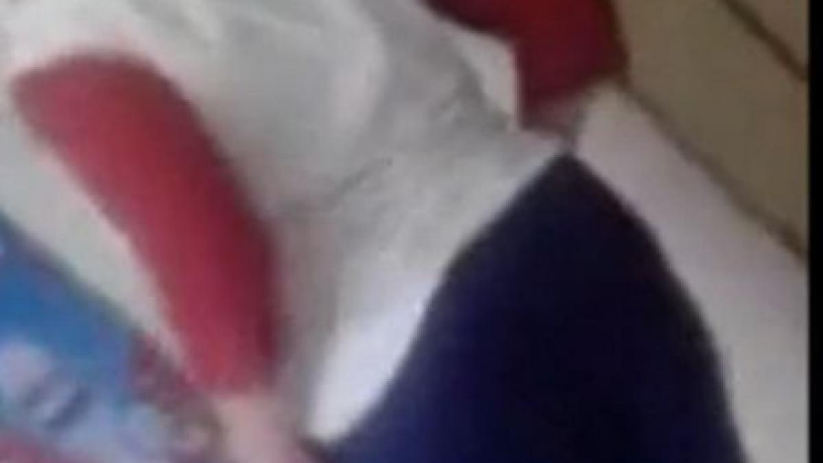 dans lasciv pentru bolnavii psihici o infirmiera si a etalat in spital talentele