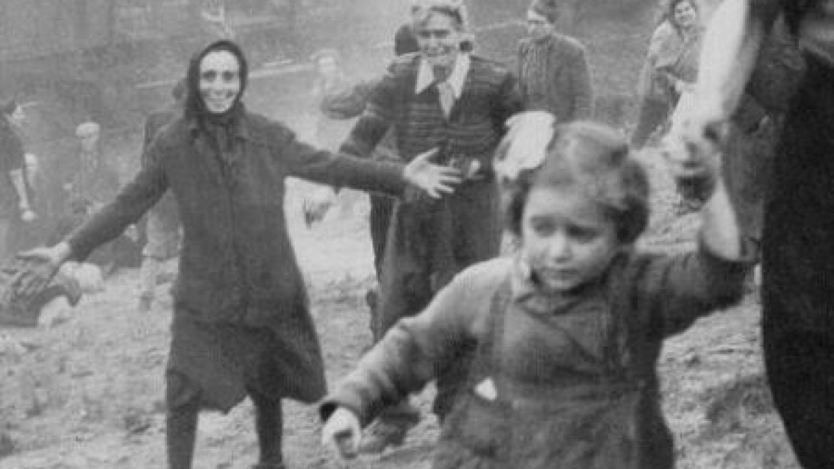 imaginea libertatii momentul in care mii de oamenii si au dat seama ca au fost salvati de la moarte