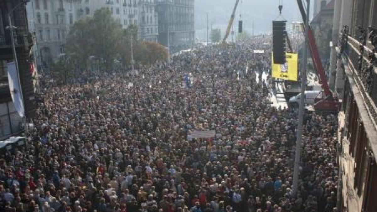 aproape 200 000 de maghiari au protestat la budapesta