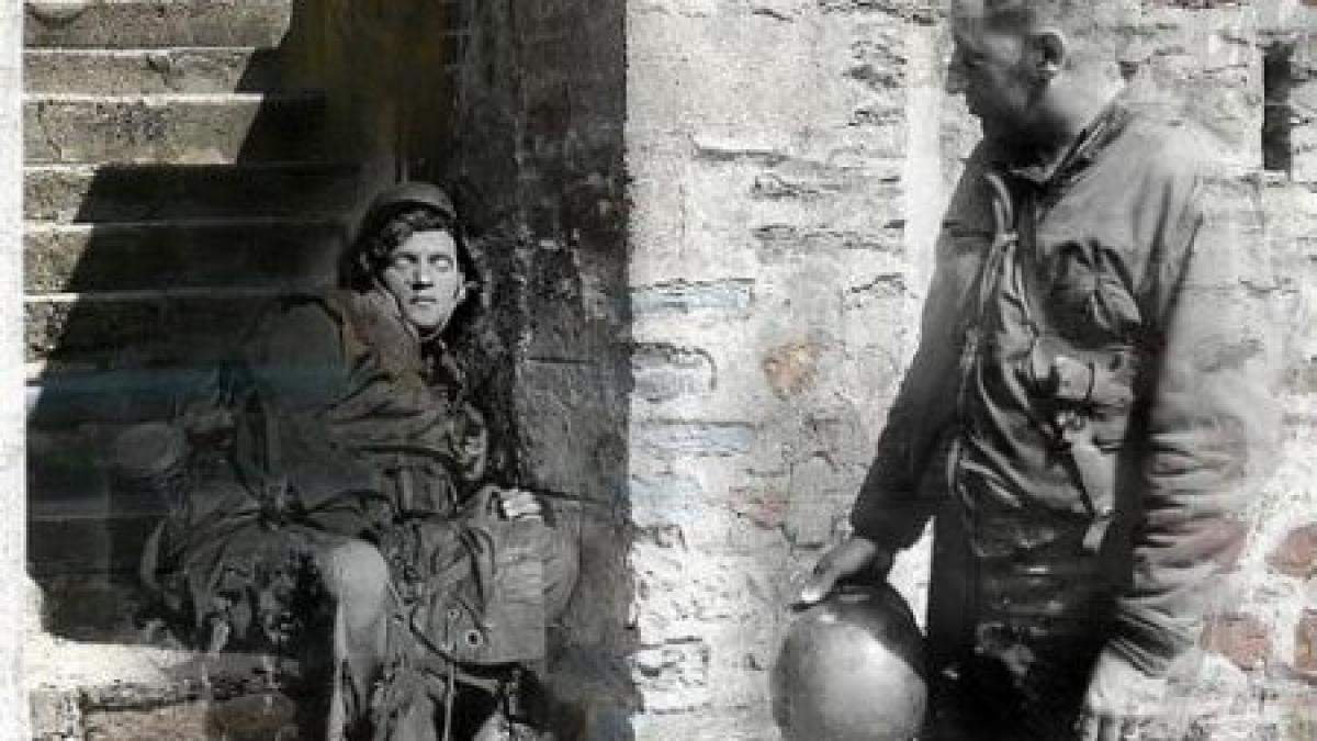 fantomele trecutului este ca si cum ai picta cu istoria imaginile care nu ne permit sa uitam