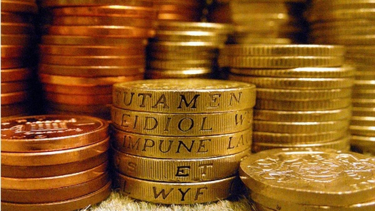 in al 12 lea ceas guvernul ia primele masuri pentru solutionarea problemei legate de fondurile