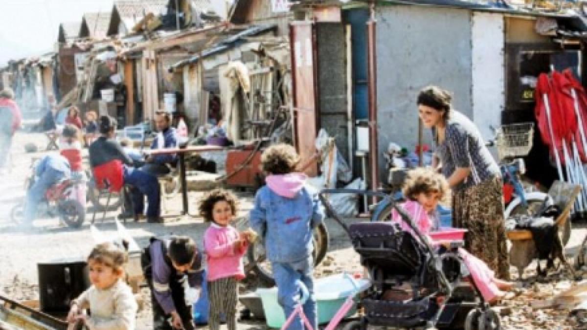 un ministru francez a curatat cartierul de romi pentru ca sotia lui sa poata face shopping linistita