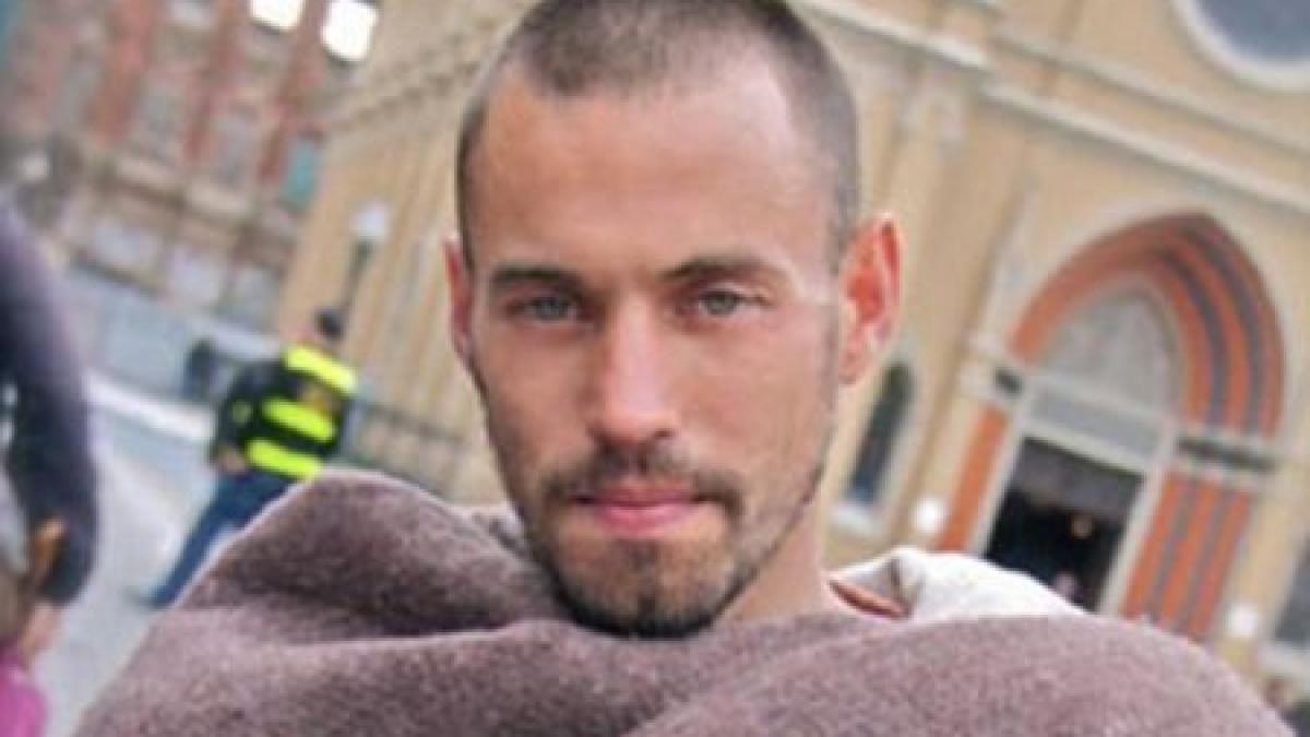 ar fi putut sa aiba tot ce si dorea dar a ajuns sa cerseasca drama din spatele acestei imagini a