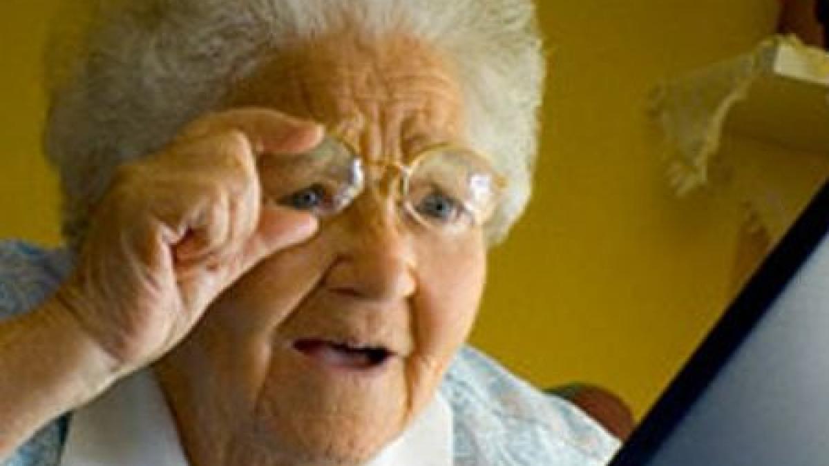 are 105 ani si este fascinata de internet ea este cea mai batrana utilizatoare a facebook