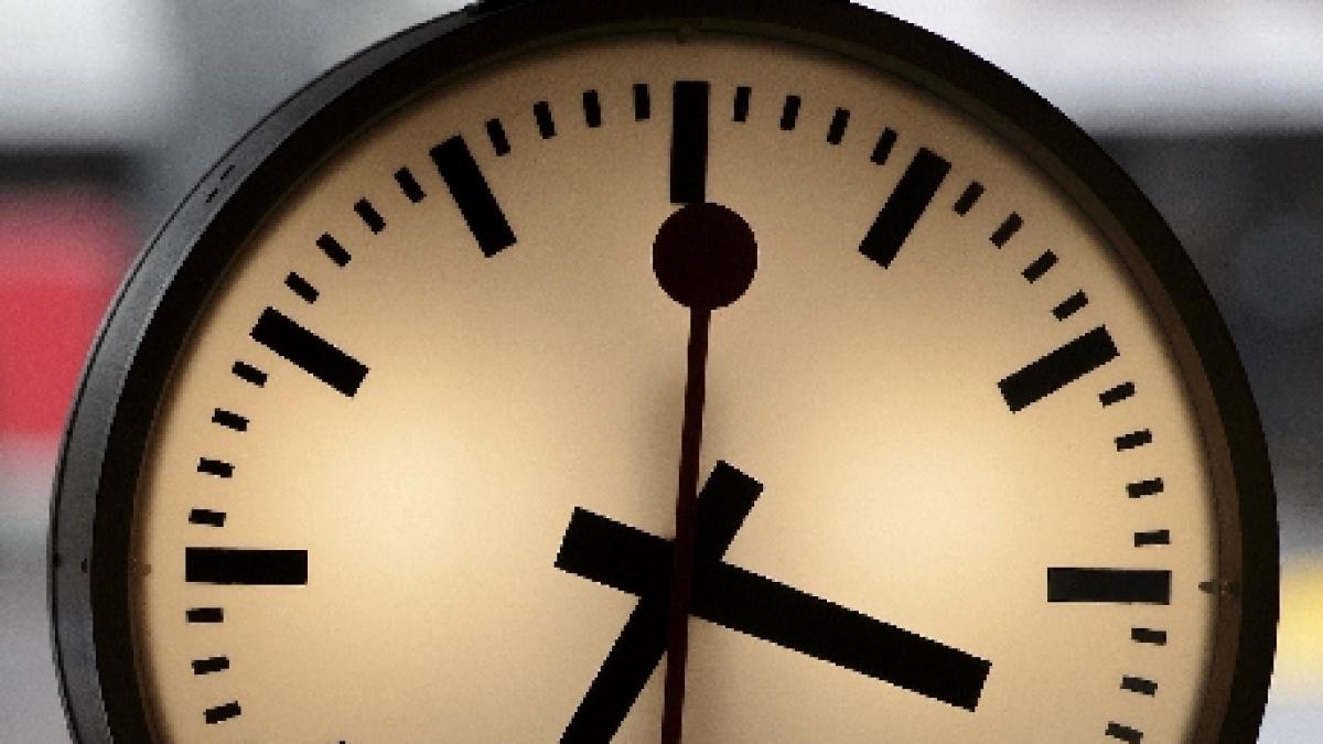 nu uitati sa dati ceasul in urma romania trece in noaptea de sambata spre duminica la ora oficiala