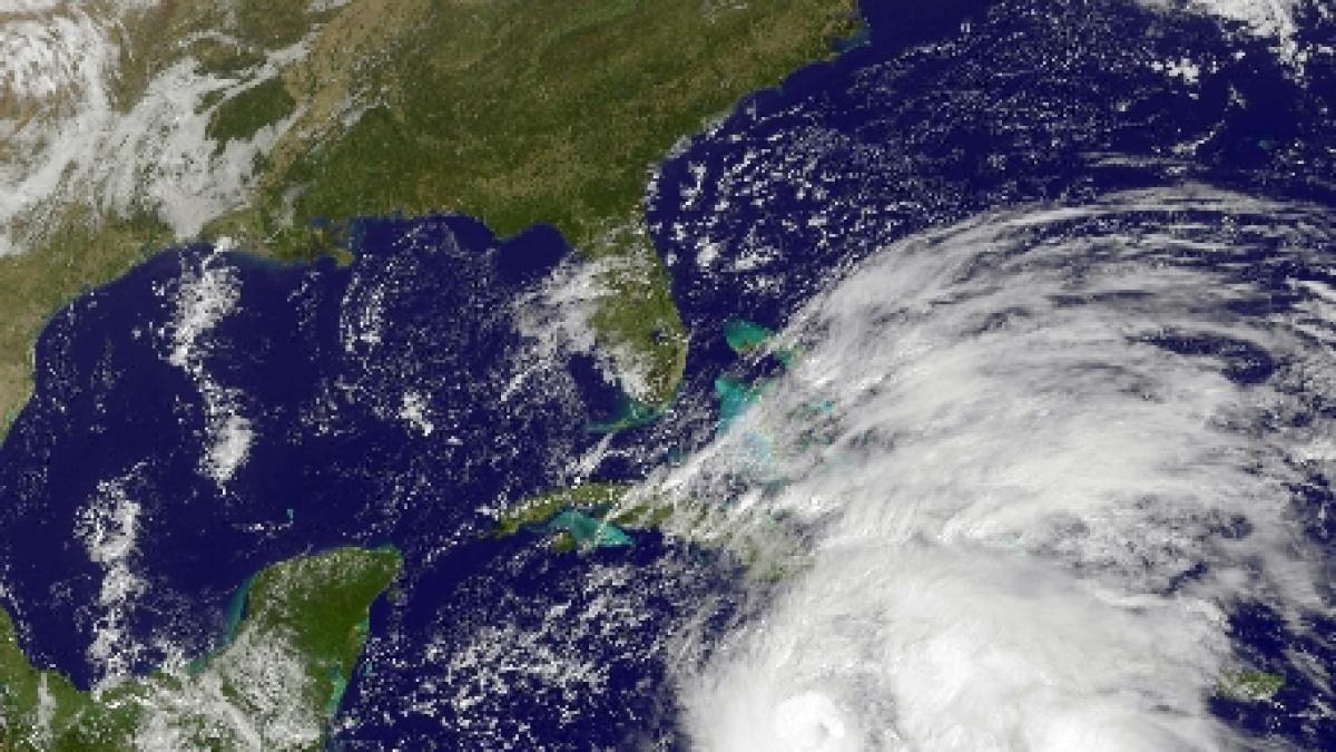 uraganul sandy a fost retrogradat la stadiul de furtuna tropicala