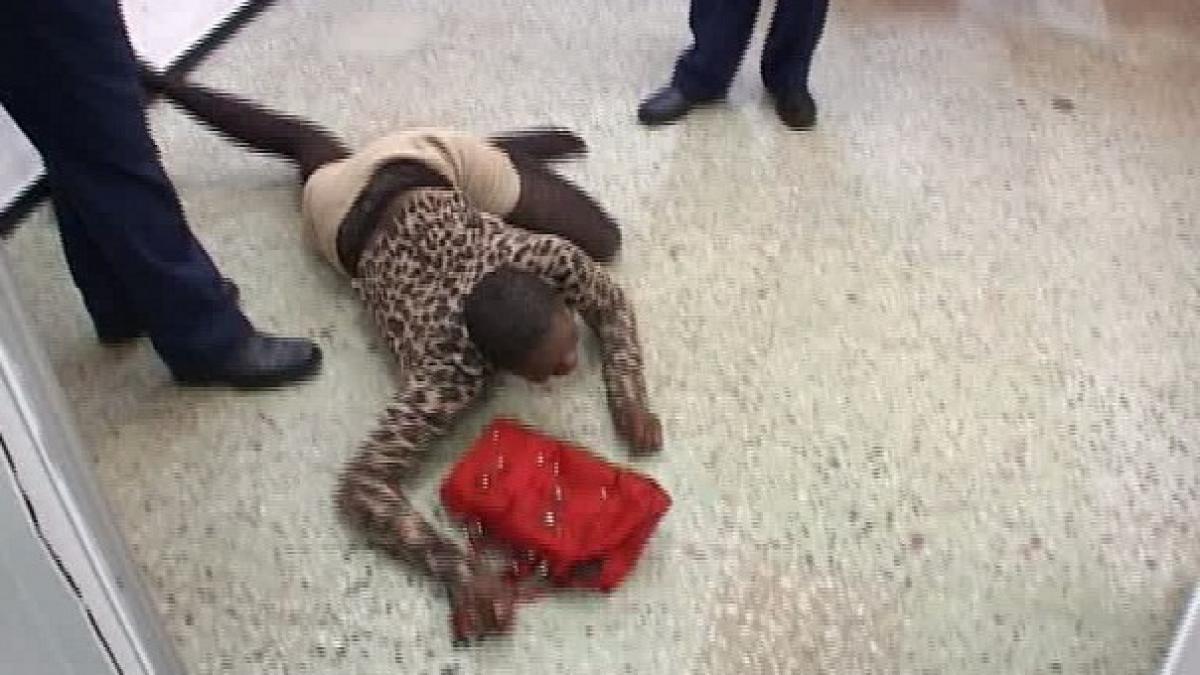 circ si panarama la politie o congoleza beata a vrut sa manance procesul verbal