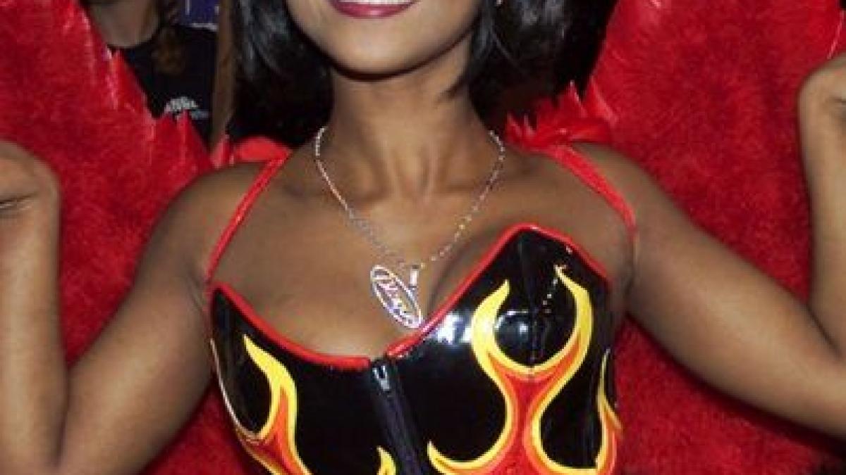 veste soc la hollywood o celebra actrita si cantareata a murit astazi implinea 33 de ani