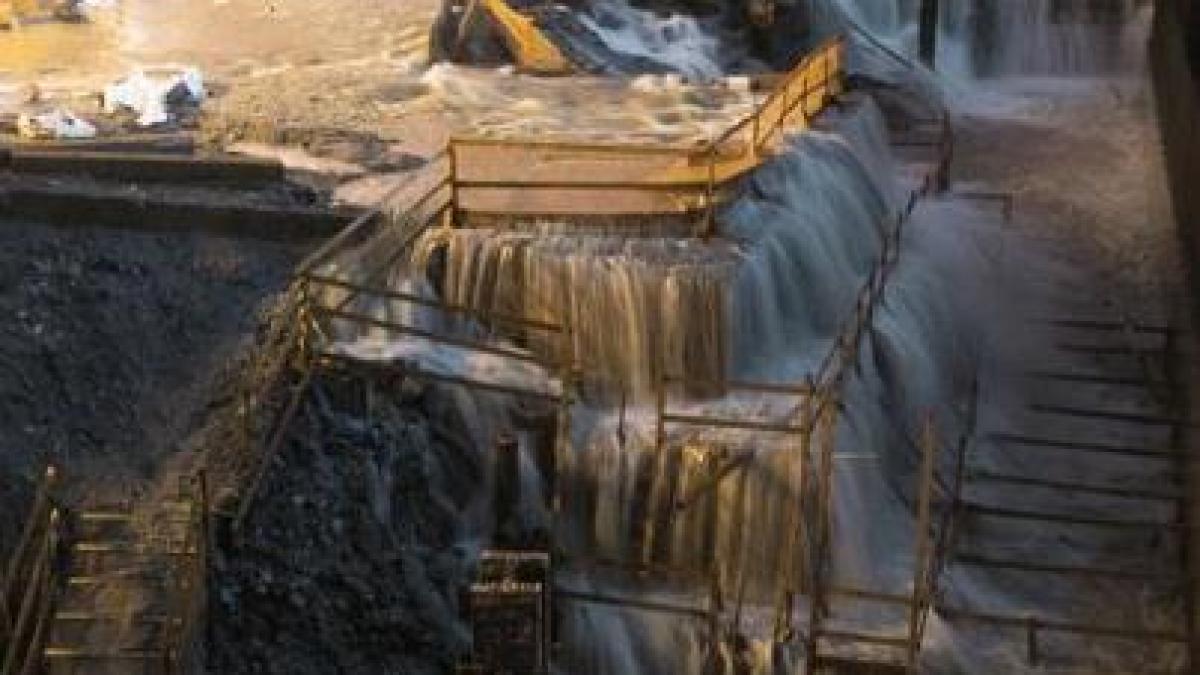 foto in timp real cu urmarile uraganului sandy ce posteaza americanii pe facebook in fiecare clipa