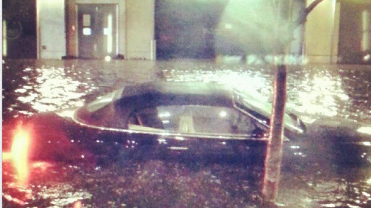 fotoreportaj din mijlocul dezastrului mii de poze postate pe twitter de americani new york ul e sub