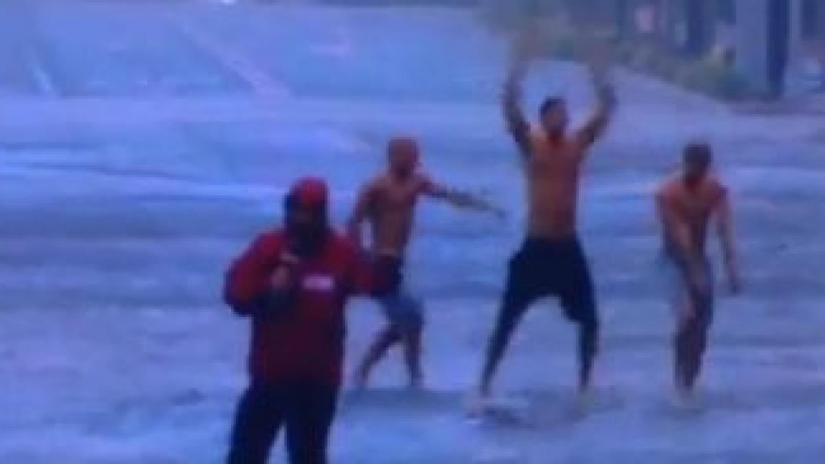 uraganul sandy motiv de sarbatoare uite cum fac americanii haz de necaz