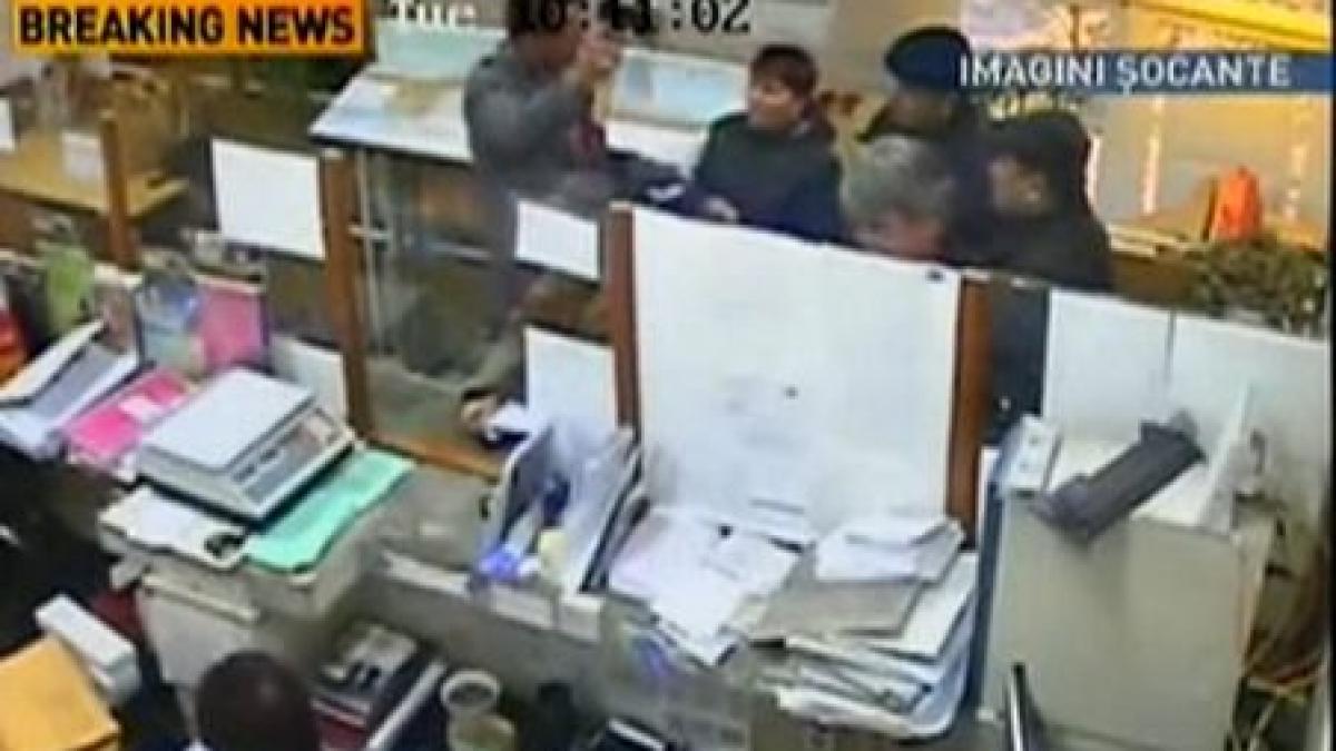 primele imagini cu atacatorul de la oficiul postal au fost facute publice