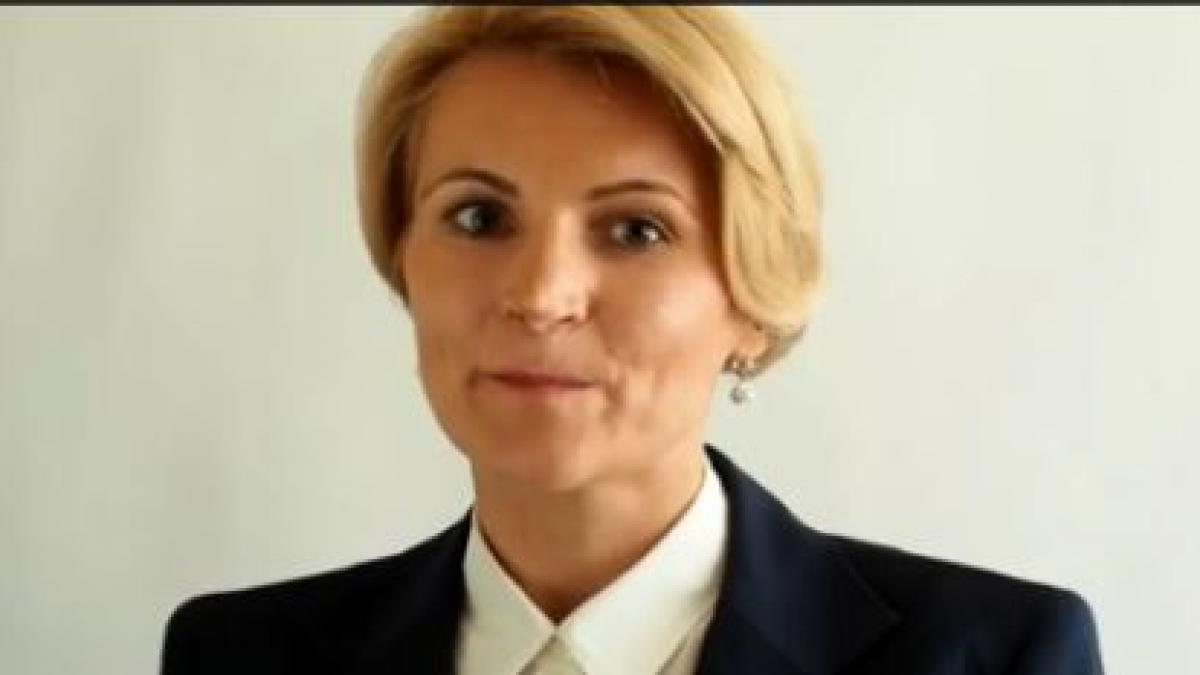 blonda lui stolojan face minuni in campanie pic o data ma ridic de doua ori