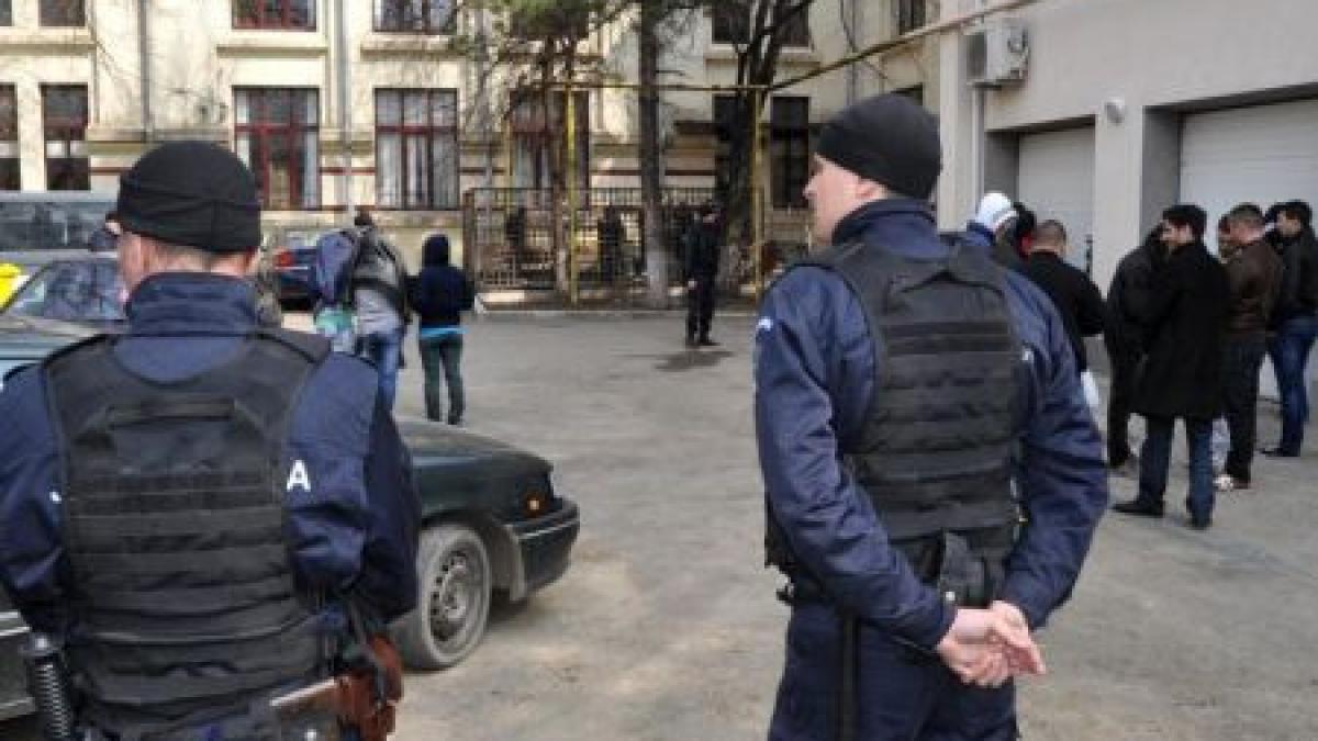 dosarul bancherilor sase persoane au fost retinute pentru 24 de ore