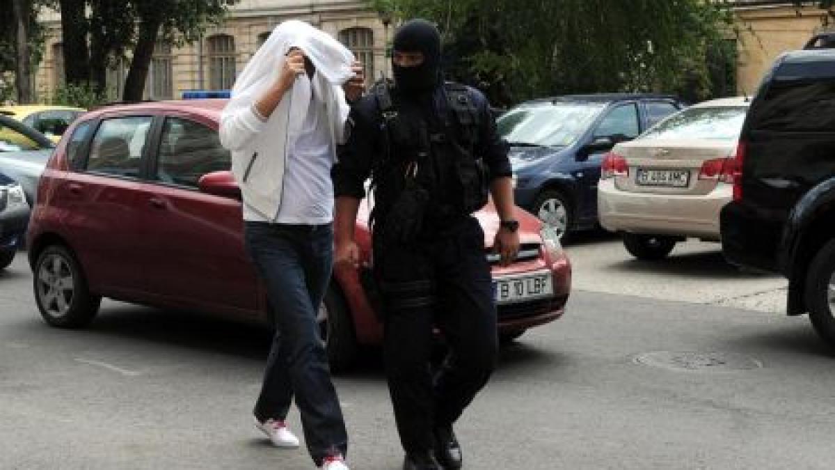 frauda bancara de 22 de milioane de euro trei functionari din ministerul economiei concediati seful