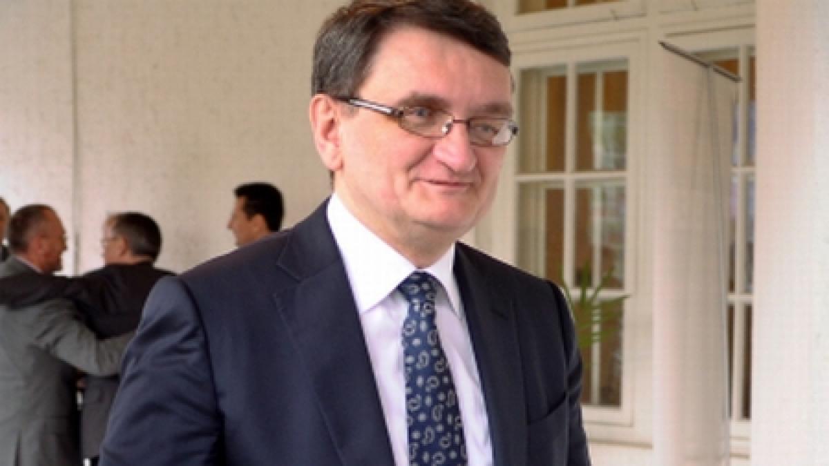 soc in declaratia de avere a lui victor ciorbea acesta are datorii de 1 305 000 de euro