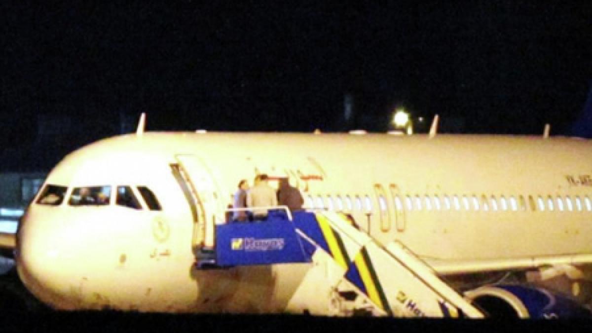 un avion norvegian s a intors la punctul de plecare la sute de kilometri distanta pentru ca pilotii