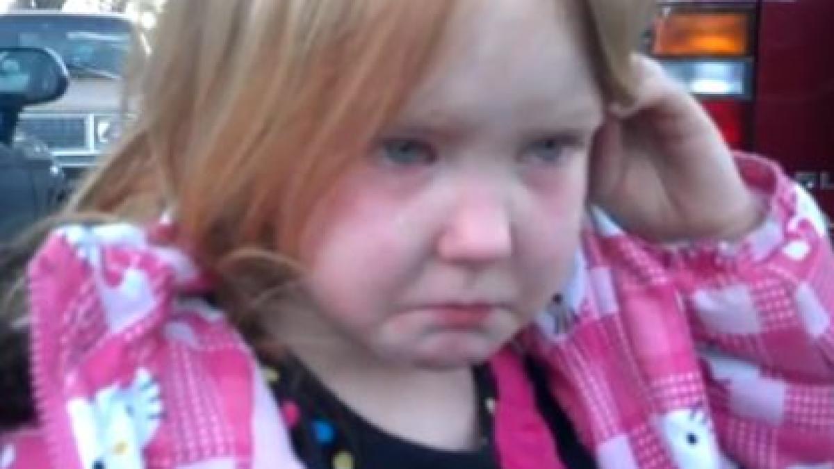 milioane de oameni sunt in asentimentul ei fetita care s a saturat de bronco bamma si mitt romney