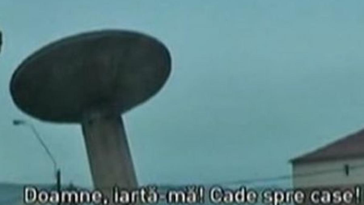 turnul unei foste fabrici din medias s a prabusit peste casa unui om