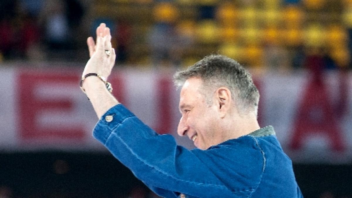 madalin voicu ii urez la multi ani lui traian basescu asa am fost educat