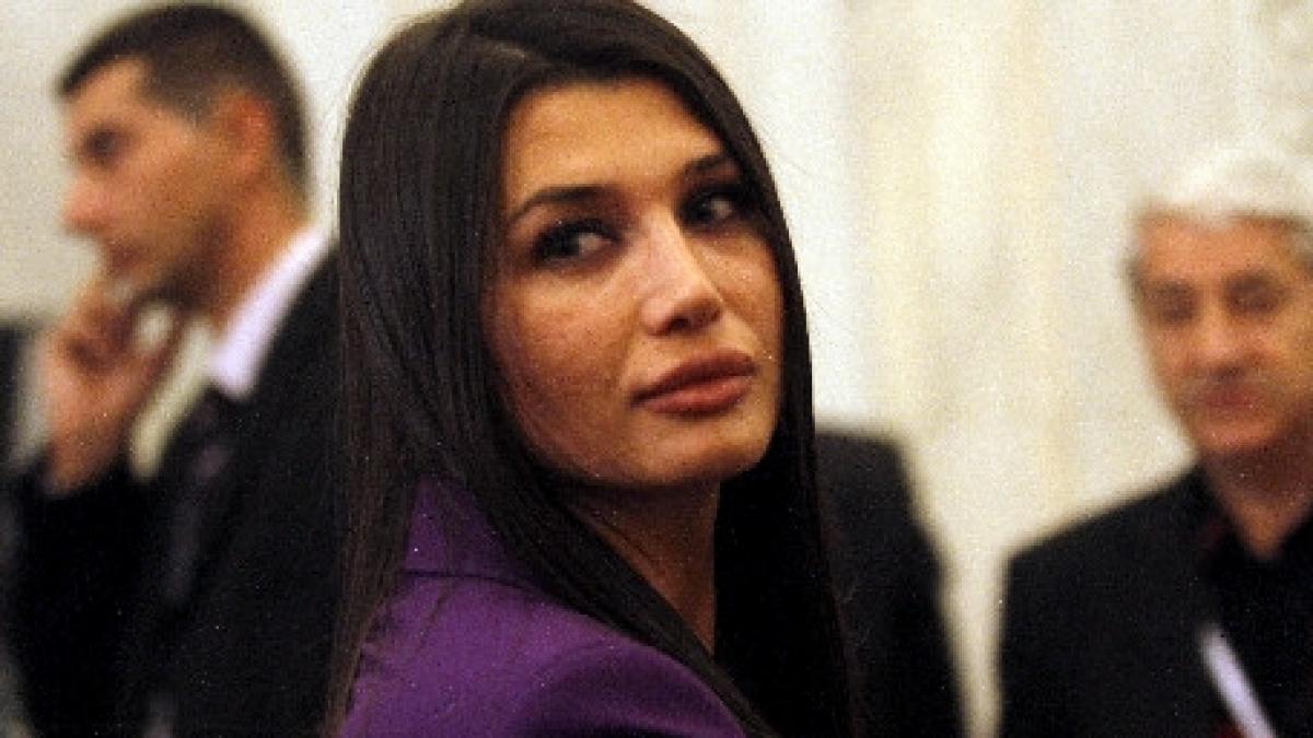 elena basescu pe twitter la multi ani tati