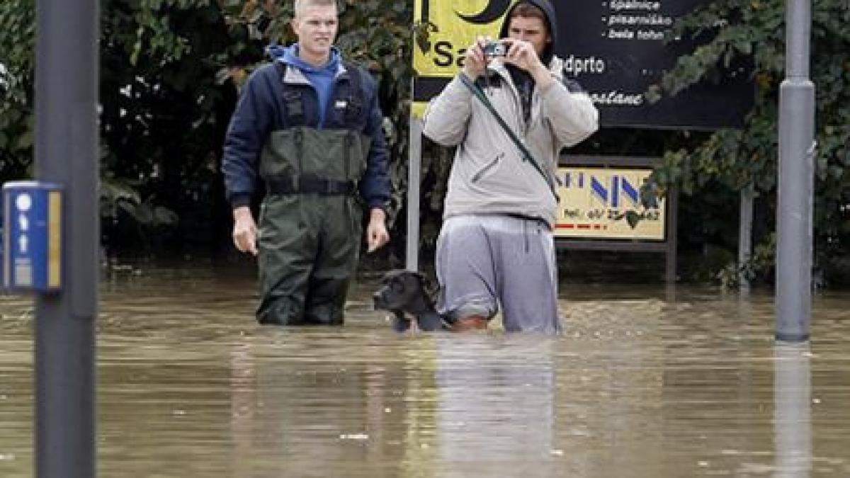 alerta rosie de inundatii in slovenia centrul si nord estul tarii sub ape situatie critica in