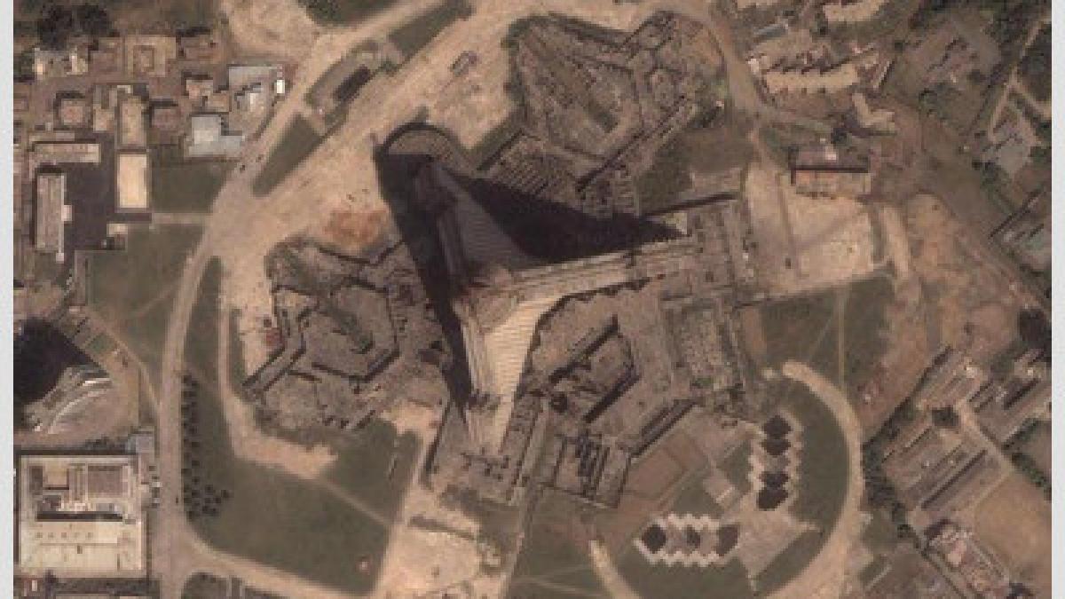 cladirea care a devenit emblema comunismului din aceasta tara este de a dreptul hidoasa